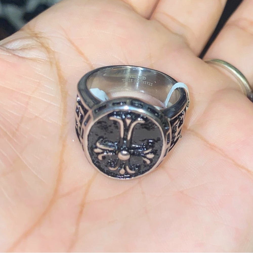 STAINLESS STEEL SILVER & BLACK CROSS OVAL RING - Picture 6 of 12